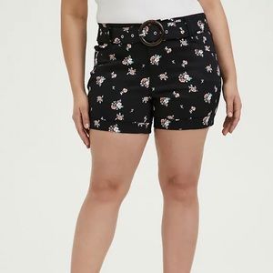 Torrid Floral shorts size 16 NWT